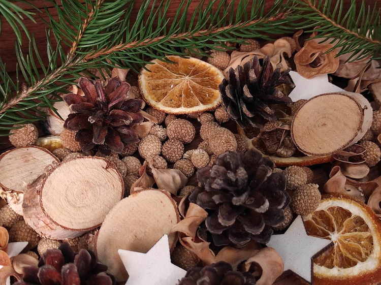 Suszone plastry pomarańczy 12 szt. – naturalna dekoracja świąteczna DIY