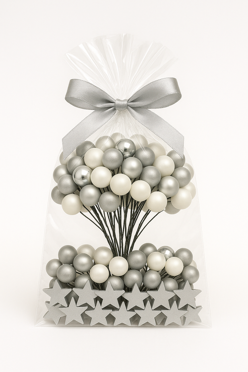 Zestaw Świąteczny GrandDeco – Srebrno-Biały Mix 90 Bombek na Druciku + 36 Drewnianych Gwiazdek 3 cm