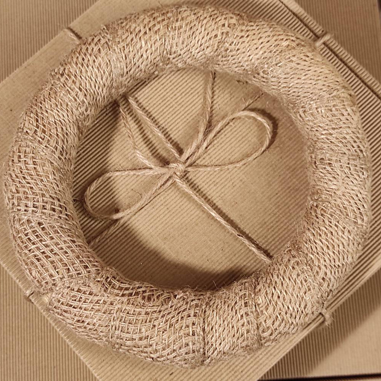 Wianek do kompozycji jutowy ok 25 cm 