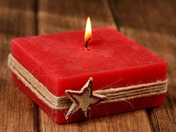 Świeca świąteczna  100/100 mm czerwona 