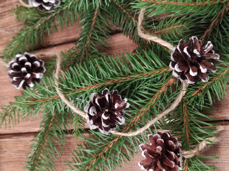 Girlanda na choinkę szyszki ręcznie malowane, 200 cm 