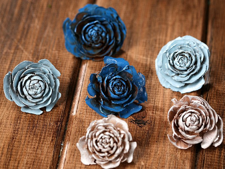 Róża cedrowa  6 szt/op niebiesko-białe