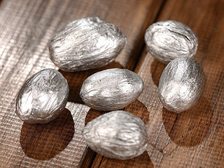 Srebrne owoce dekoracyjne 12 szt. – eleganckie dodatki do aranżacji Boże Narodzenie