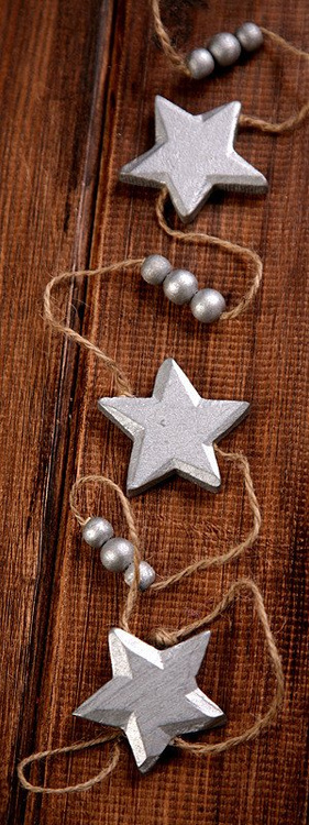 Girlanda gwiazdy srebrne sznurku 4.5 cm długość 150 cm