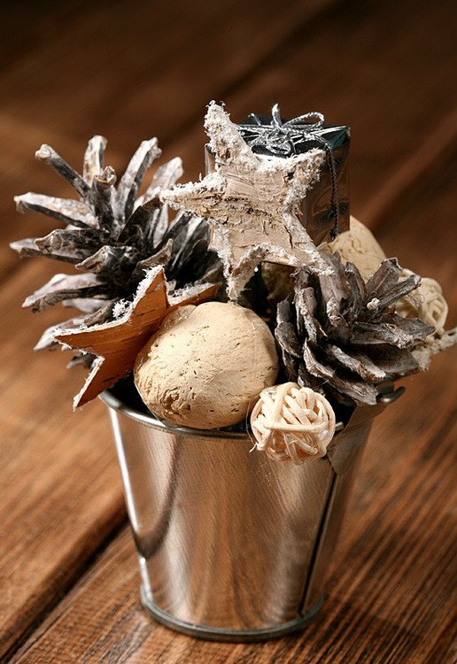 Stroik ozdoba świąteczna  Wiaderko Rozmaitości-białe