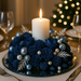   Granatowo-srebrna dekoracja świąteczna ze świecą – elegancka kompozycja na stół