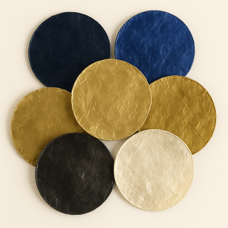 Muszle Capiz 7–11 cm 12 szt – GrandDeco  Naturalne, perłowe krążki do dekoracji świątecznych i zimowych aranżacji