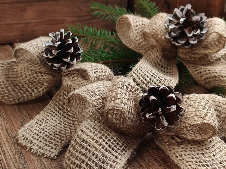Szyszki sosny z ręcznie bielonymi brzegami – zestaw 60 sztuk | 