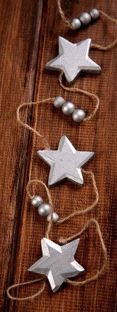 Girlanda gwiazdy srebrne sznurku 4.5 cm długość 150 cm